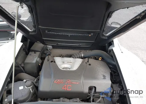 2018 Alfa Romeo 4C Spider из США, поврежденный, VIN ZARBAAB42JM282492